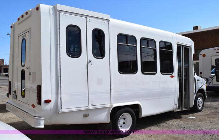 image for item K2324 2002 Ford Econoline E450 bus