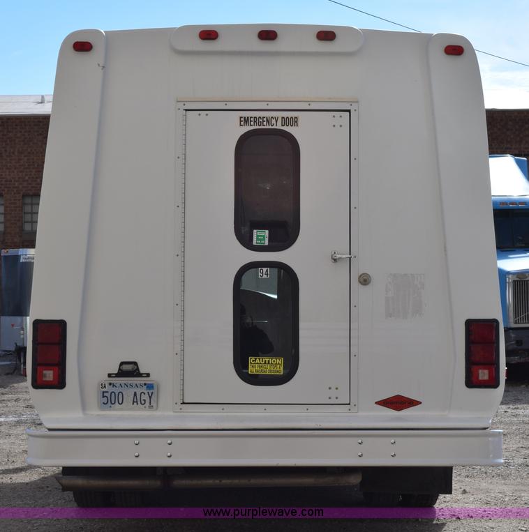 image for item K2324 2002 Ford Econoline E450 bus