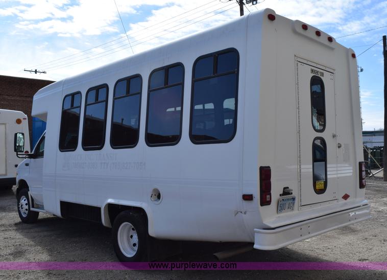 image for item K2324 2002 Ford Econoline E450 bus