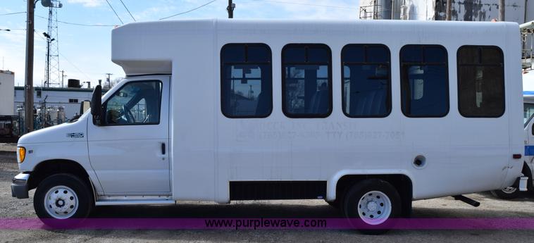 image for item K2324 2002 Ford Econoline E450 bus