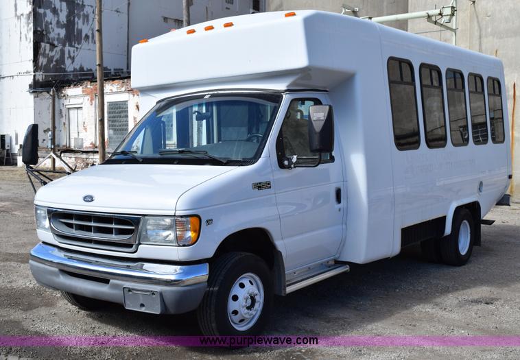 image for item K2324 2002 Ford Econoline E450 bus