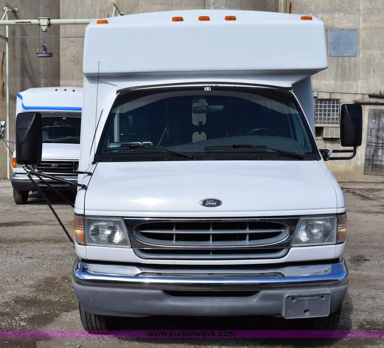 image for item K2324 2002 Ford Econoline E450 bus