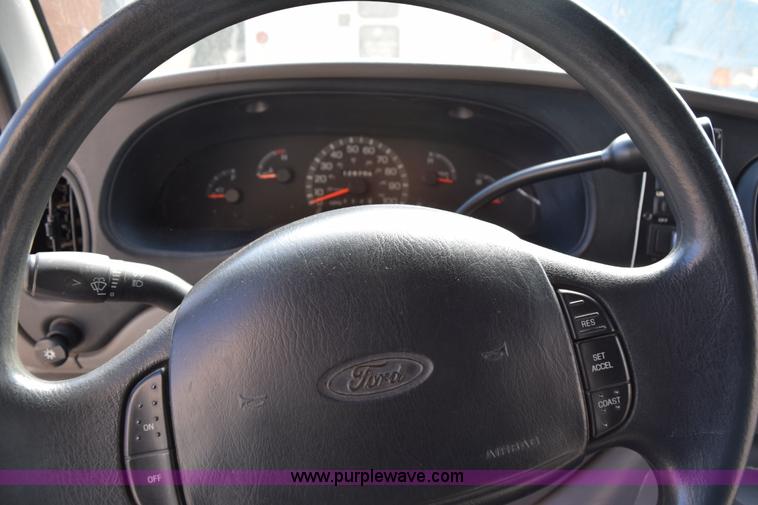 image for item K2324 2002 Ford Econoline E450 bus