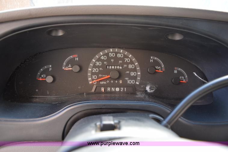 image for item K2324 2002 Ford Econoline E450 bus