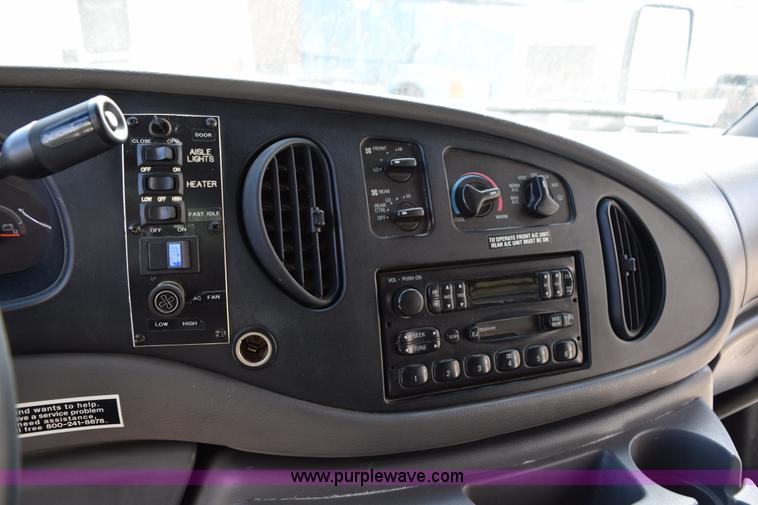 image for item K2324 2002 Ford Econoline E450 bus