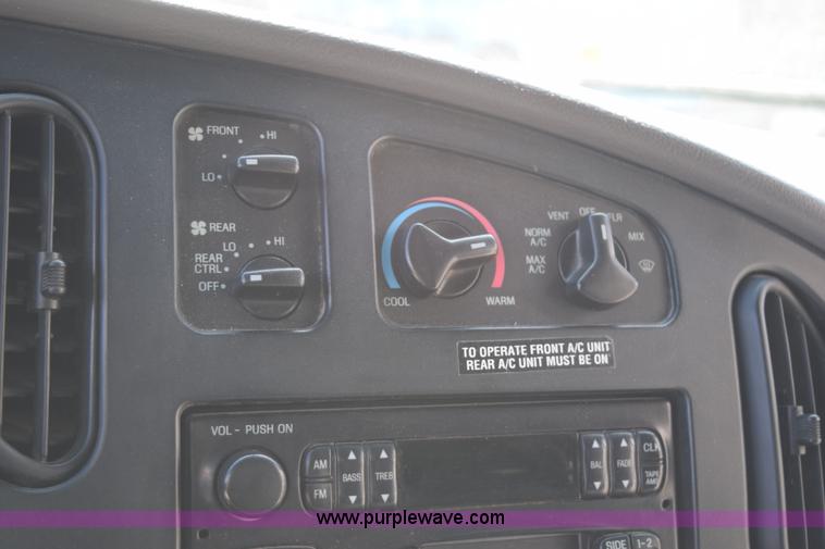 image for item K2324 2002 Ford Econoline E450 bus