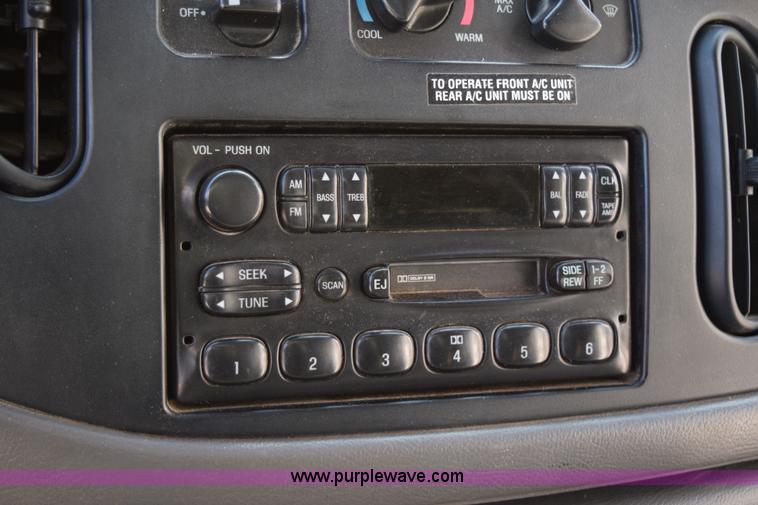 image for item K2324 2002 Ford Econoline E450 bus