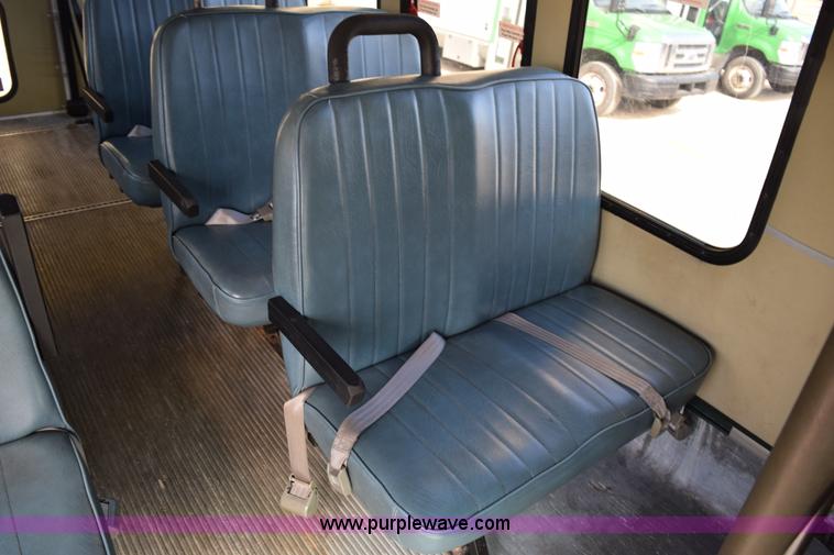 image for item K2324 2002 Ford Econoline E450 bus