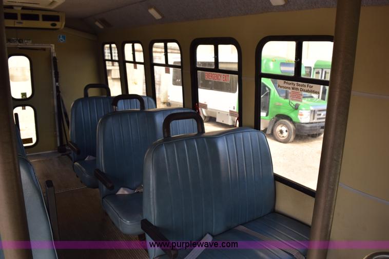 image for item K2324 2002 Ford Econoline E450 bus