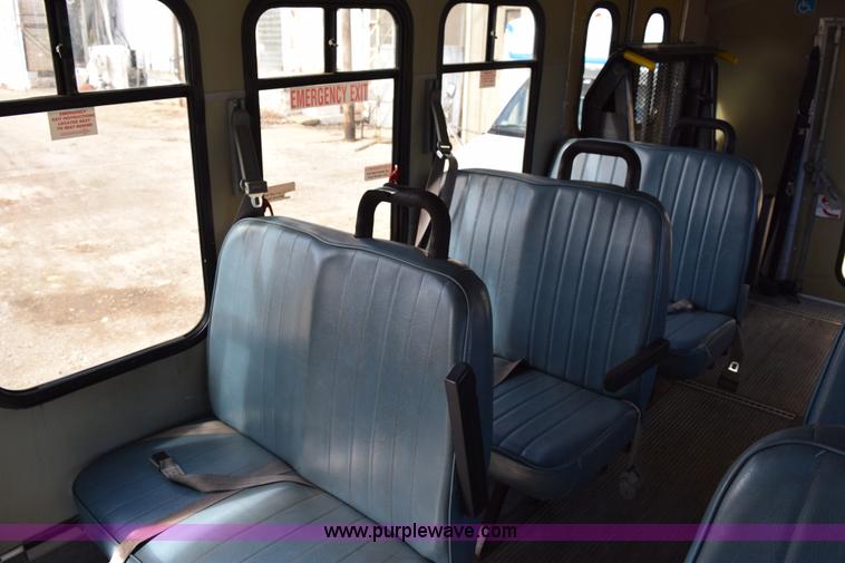 image for item K2324 2002 Ford Econoline E450 bus