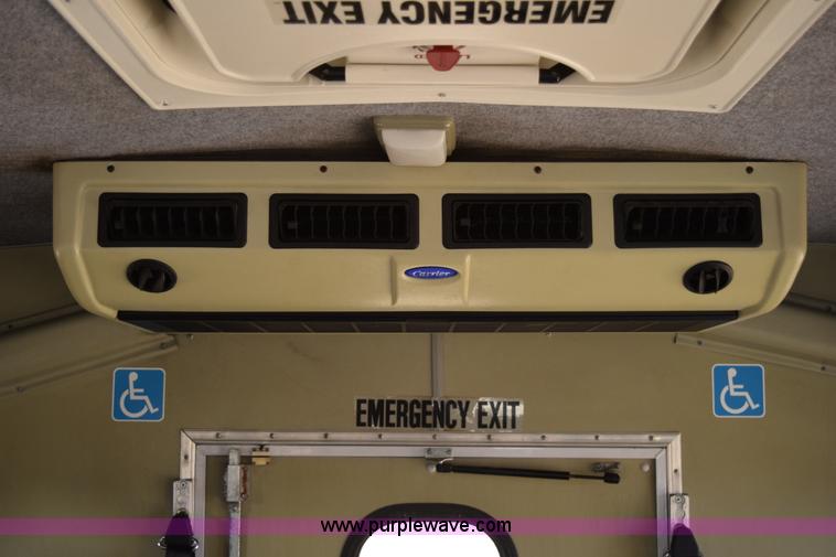 image for item K2324 2002 Ford Econoline E450 bus