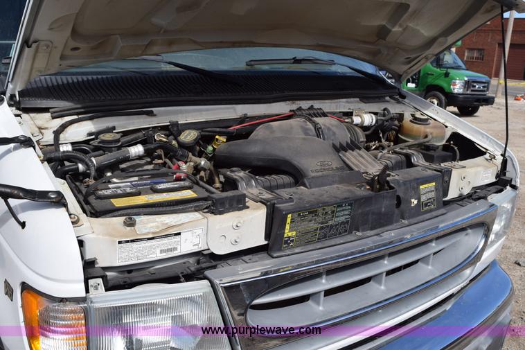 image for item K2324 2002 Ford Econoline E450 bus