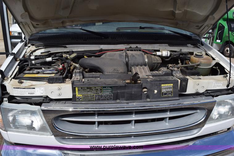 image for item K2324 2002 Ford Econoline E450 bus