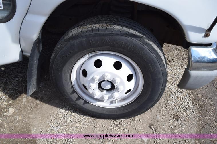 image for item K2324 2002 Ford Econoline E450 bus