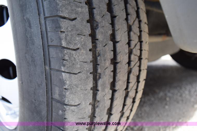 image for item K2324 2002 Ford Econoline E450 bus