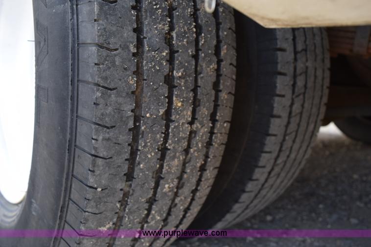 image for item K2324 2002 Ford Econoline E450 bus