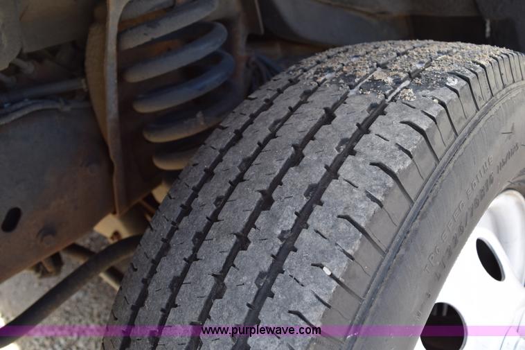 image for item K2324 2002 Ford Econoline E450 bus