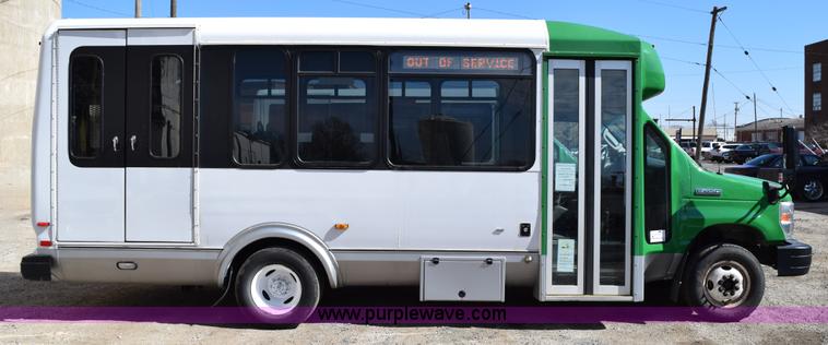 image for item K2325 2009 Ford E450 bus