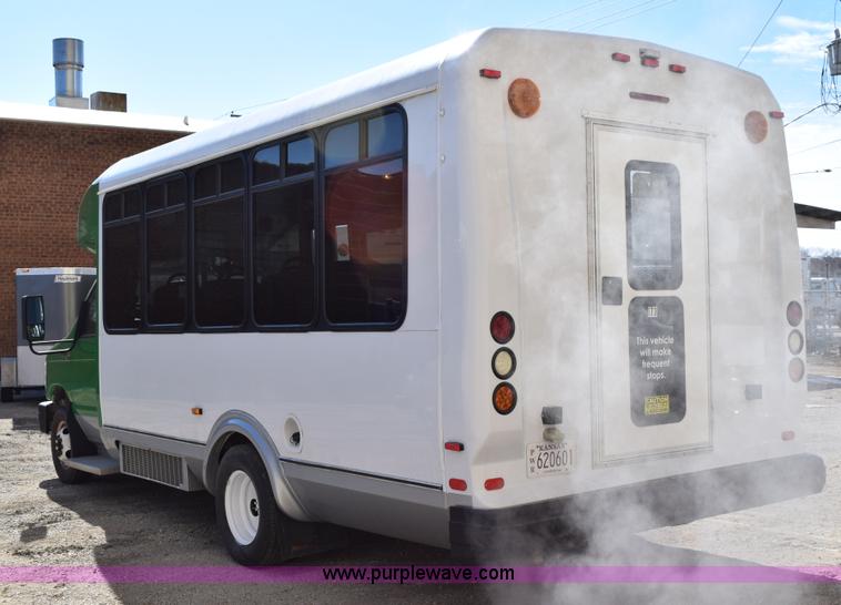 image for item K2325 2009 Ford E450 bus
