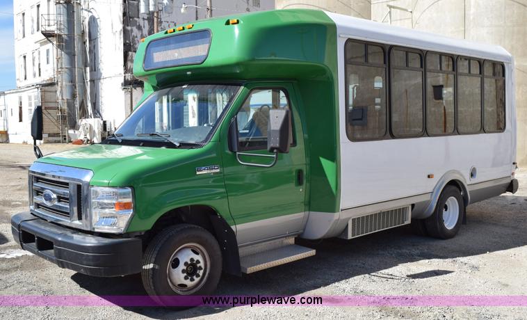 image for item K2325 2009 Ford E450 bus