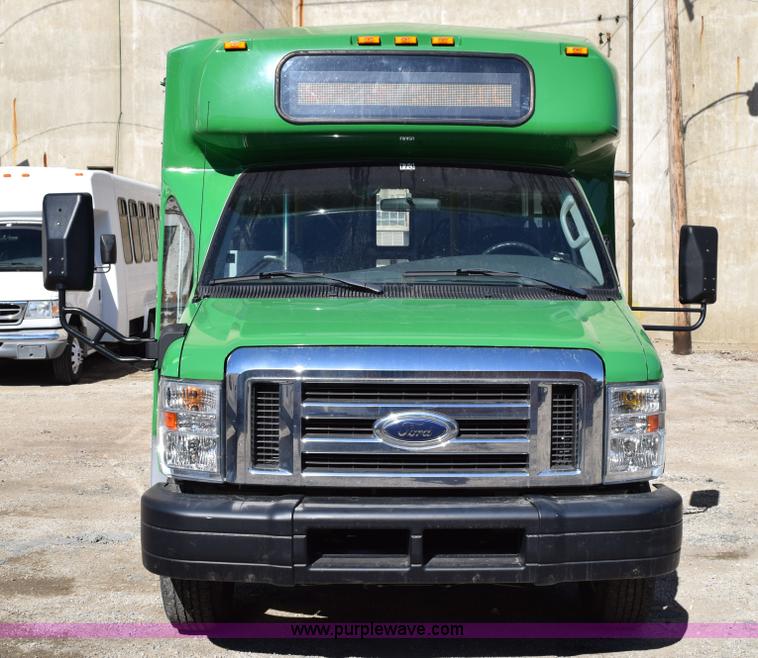 image for item K2325 2009 Ford E450 bus