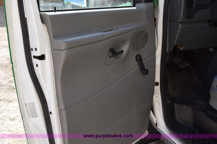 image for item K2325 2009 Ford E450 bus
