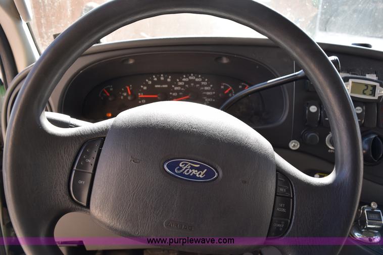image for item K2325 2009 Ford E450 bus