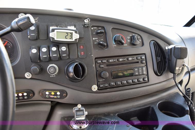 image for item K2325 2009 Ford E450 bus