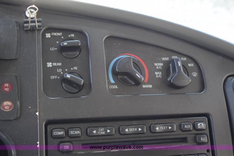 image for item K2325 2009 Ford E450 bus