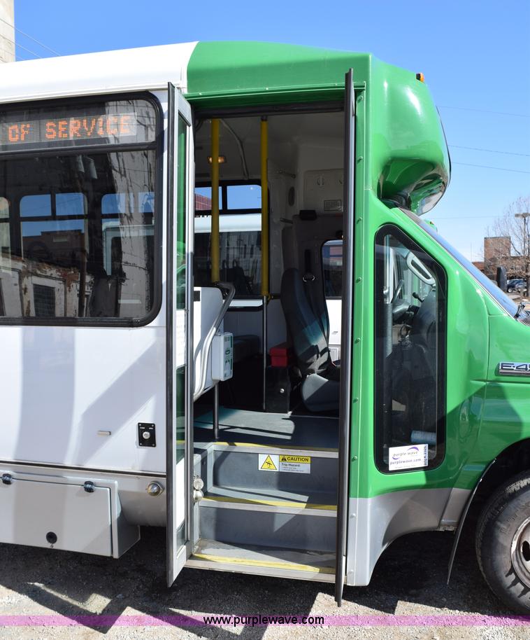 image for item K2325 2009 Ford E450 bus