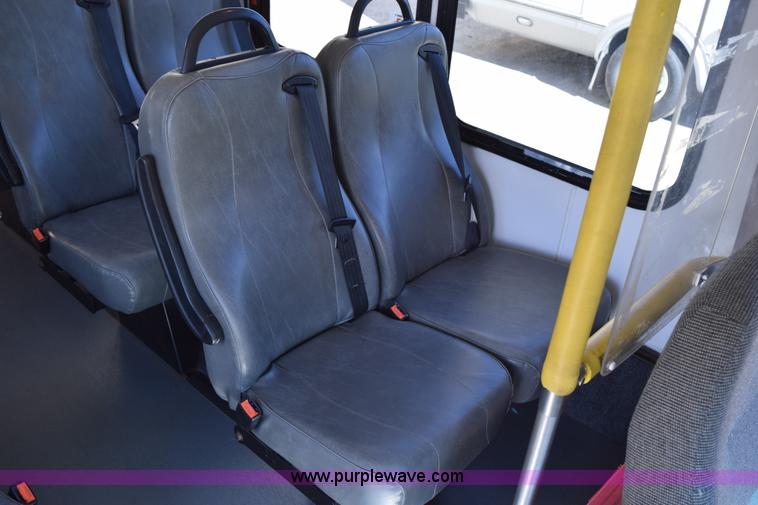 image for item K2325 2009 Ford E450 bus