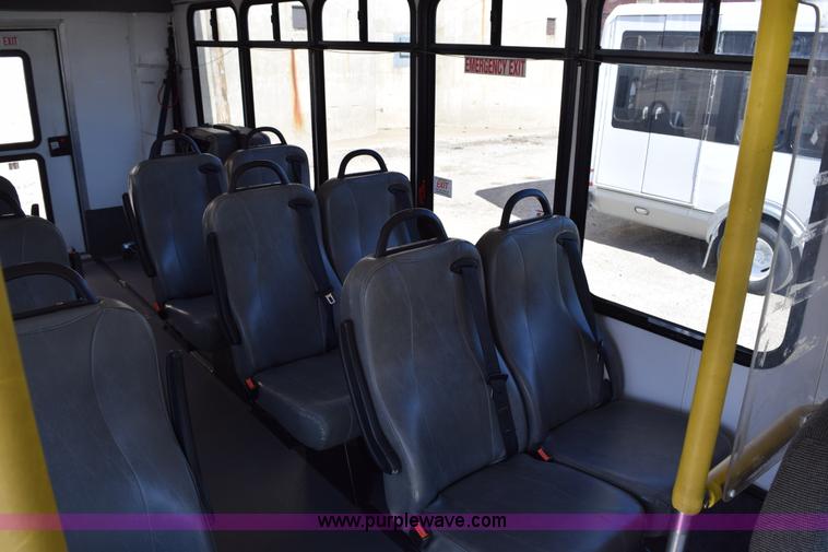 image for item K2325 2009 Ford E450 bus