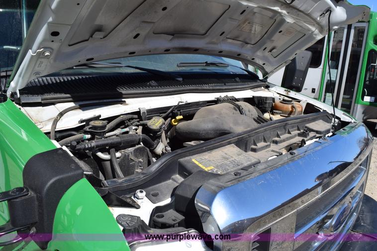 image for item K2325 2009 Ford E450 bus