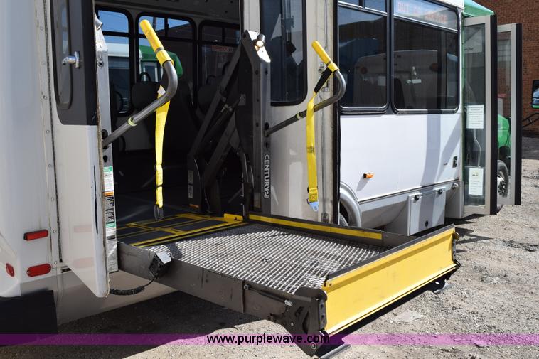 image for item K2325 2009 Ford E450 bus