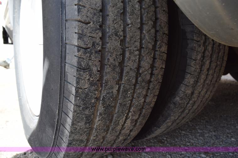 image for item K2325 2009 Ford E450 bus