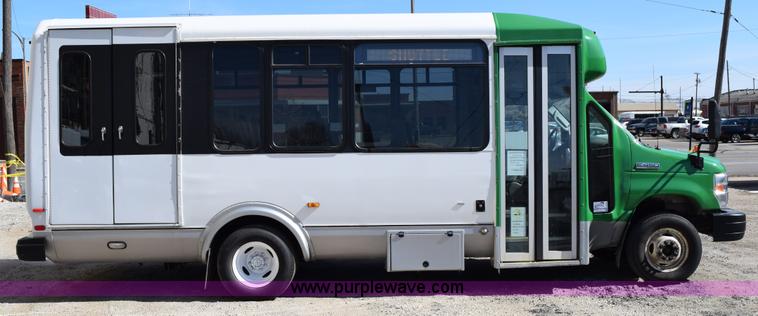 image for item K2326 2009 Ford E450 bus