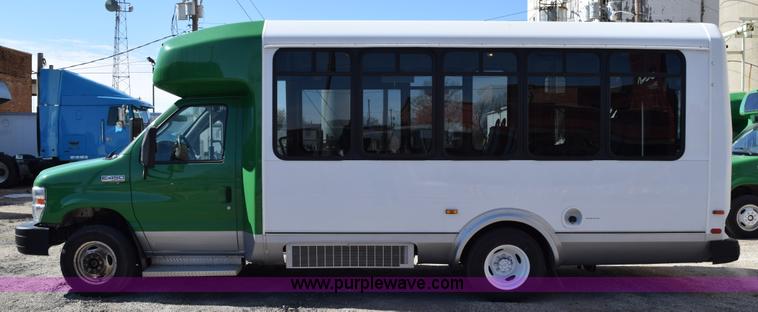 image for item K2326 2009 Ford E450 bus