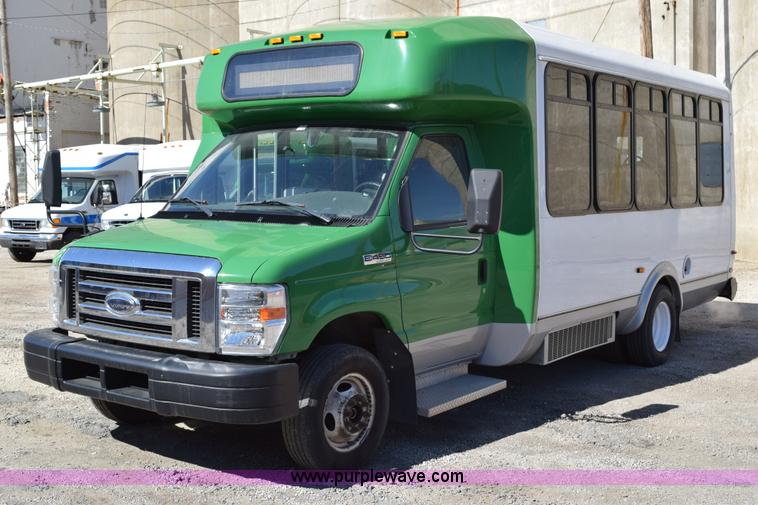 image for item K2326 2009 Ford E450 bus
