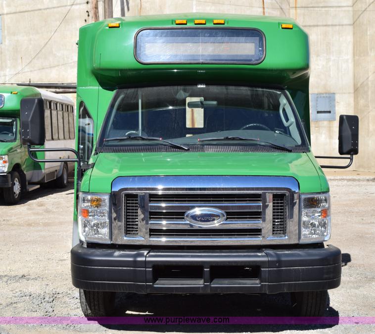 image for item K2326 2009 Ford E450 bus