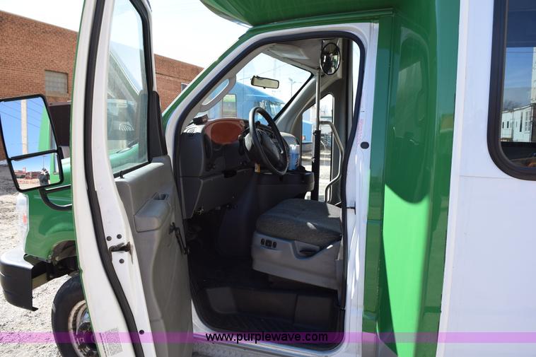 image for item K2326 2009 Ford E450 bus