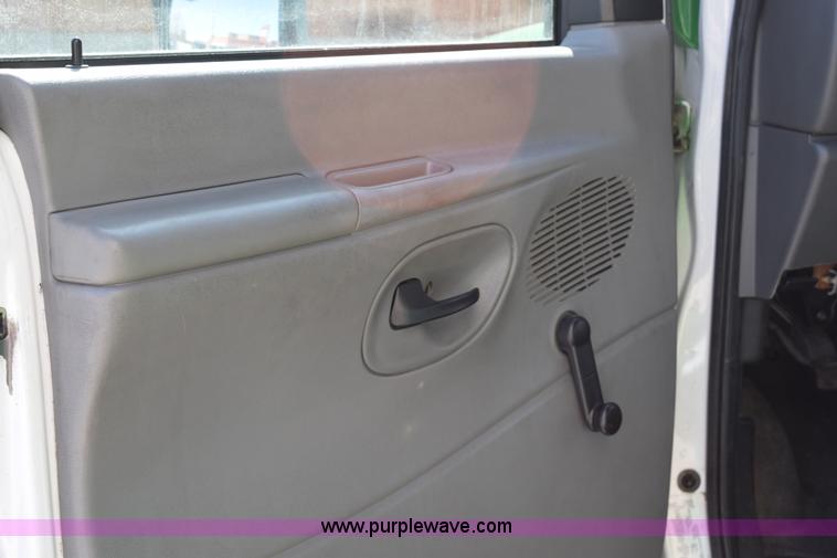 image for item K2326 2009 Ford E450 bus