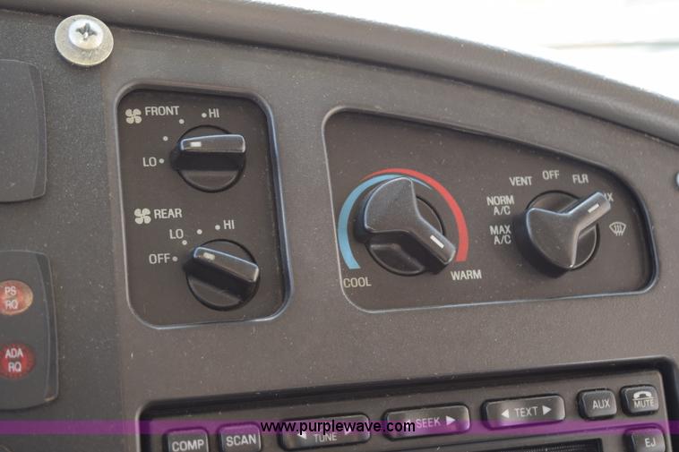 image for item K2326 2009 Ford E450 bus