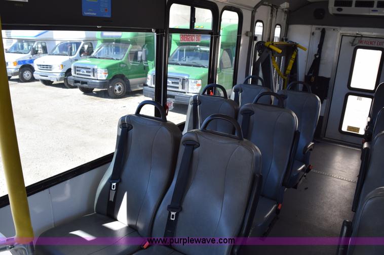 image for item K2326 2009 Ford E450 bus