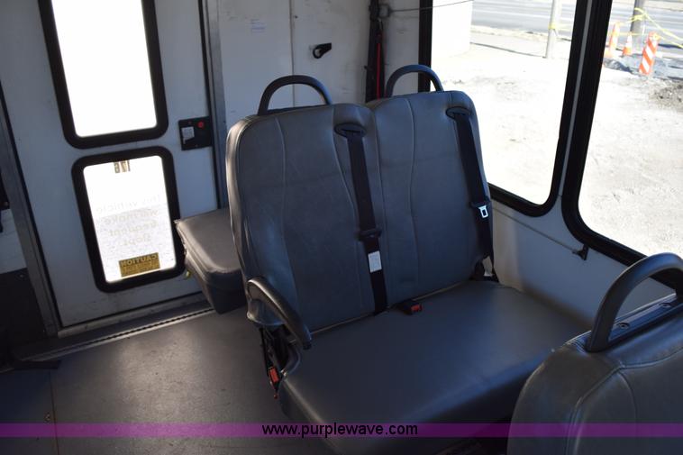 image for item K2326 2009 Ford E450 bus