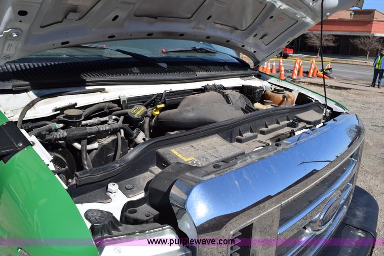 image for item K2326 2009 Ford E450 bus