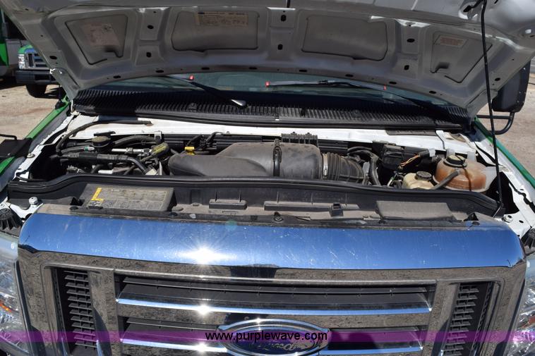 image for item K2326 2009 Ford E450 bus