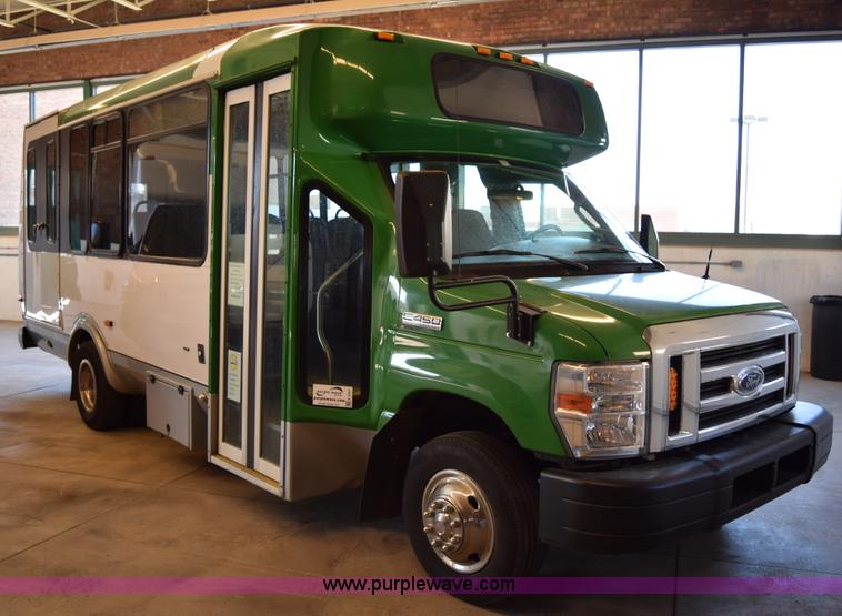 image for item K2327 2009 Ford E450 bus