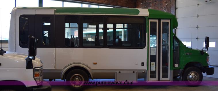 image for item K2327 2009 Ford E450 bus