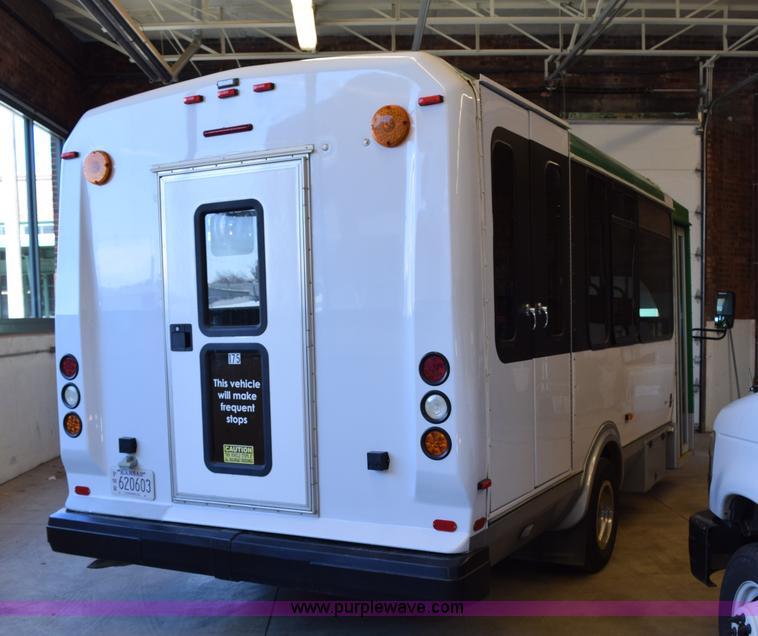 image for item K2327 2009 Ford E450 bus