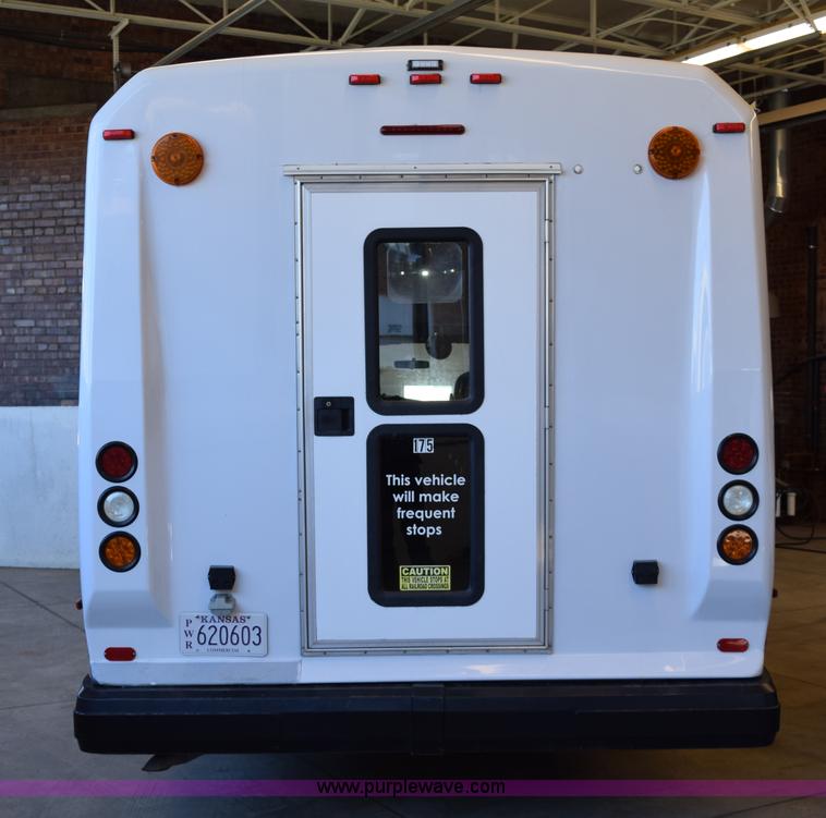 image for item K2327 2009 Ford E450 bus